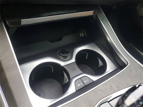 Used 2022 BMW X7 M50i w/ Executive Package image 30