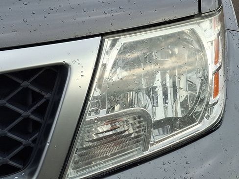 Used 2019 Nissan Frontier PRO-4X image 9