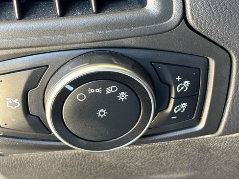 Used 2016 Ford Focus SE FWD image 16