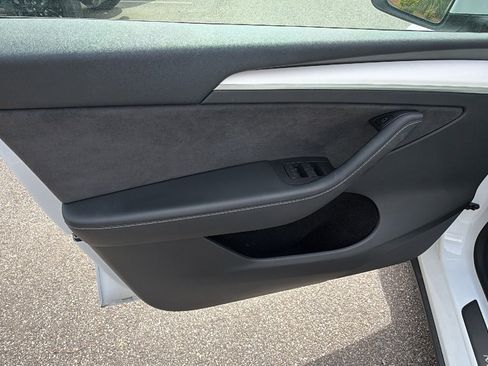 Used 2022 Tesla Model Y Performance image 14