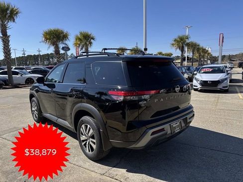 New 2026 Nissan Pathfinder SL image 4