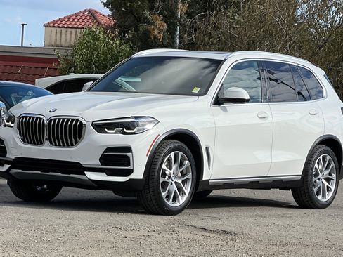 Used 2022 BMW X5 xDrive40i w/ Parking Assistance Package image 8