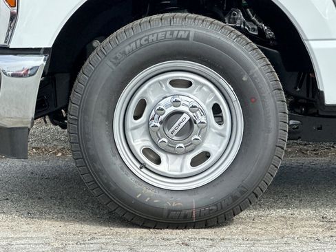 New 2026 Ford F250 XL w/ XL Chrome Package image 28