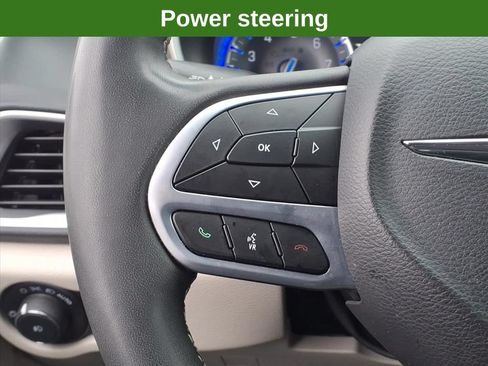 Used 2023 Chrysler Pacifica Touring-L FWD image 31
