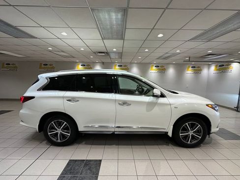 Used 2019 INFINITI QX60 Luxe w/ Essential Package image 3