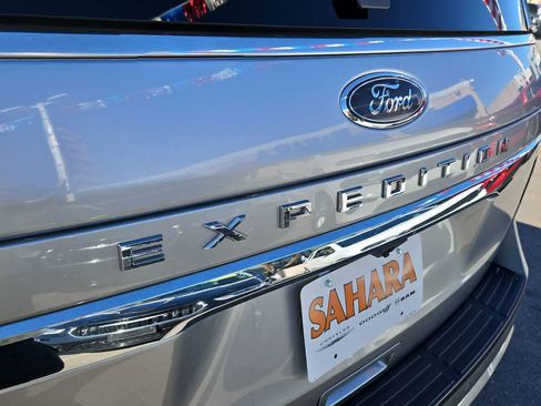 Used 2023 Ford Expedition Limited image 13