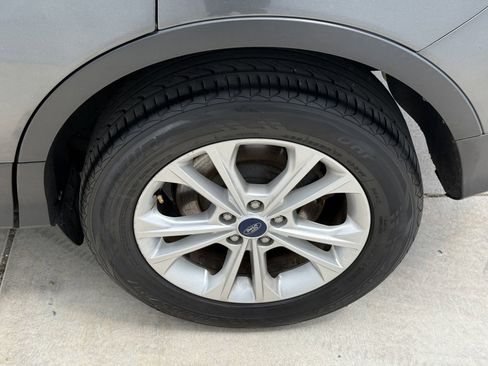 Used 2017 Ford Escape SE FWD image 14