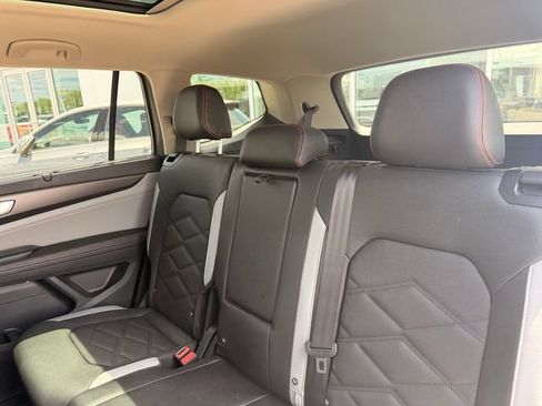 Certified 2025 Volkswagen Atlas Peak Edition SE AWD/4WD image 18