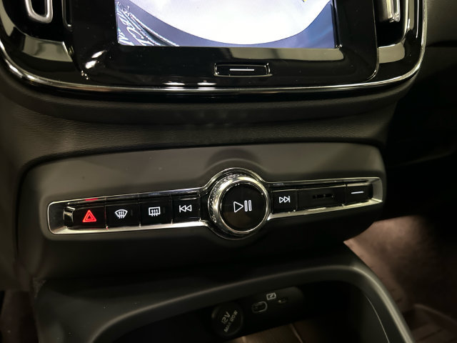Used 2023 Volvo XC40 B5 Plus w/ Climate Package AWD/4WD image 18