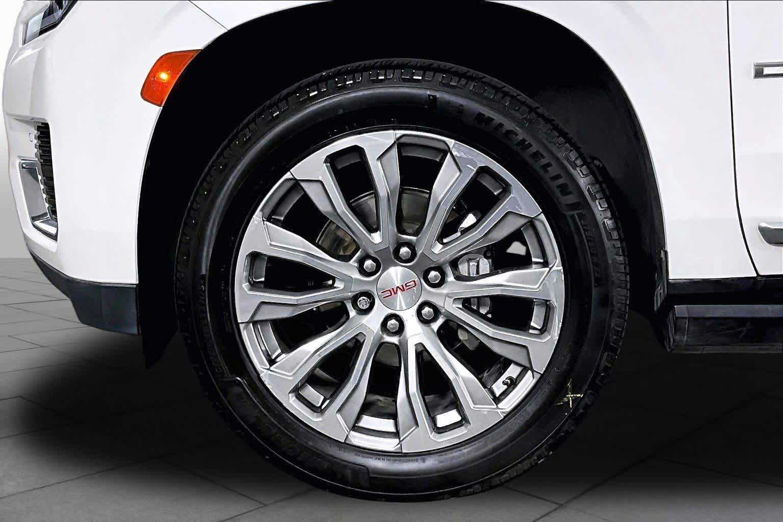 Used 2021 GMC Yukon Denali RWD image 10