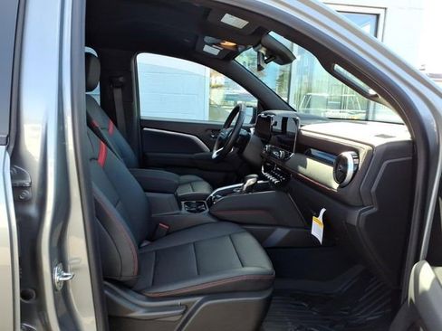 Certified 2025 Chevrolet Colorado Z71 w/ Technology Package AWD/4WD image 21