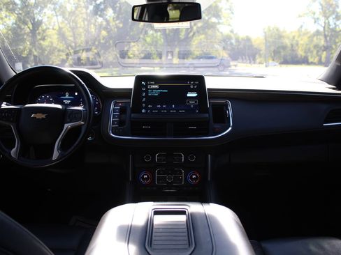 Used 2023 Chevrolet Suburban Premier image 10