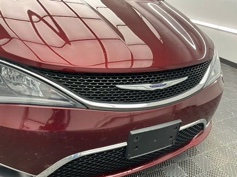 Used 2020 Chrysler Pacifica Touring-L Plus image 29