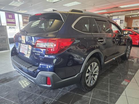 Used 2018 Subaru Outback 3.6R Touring image 4