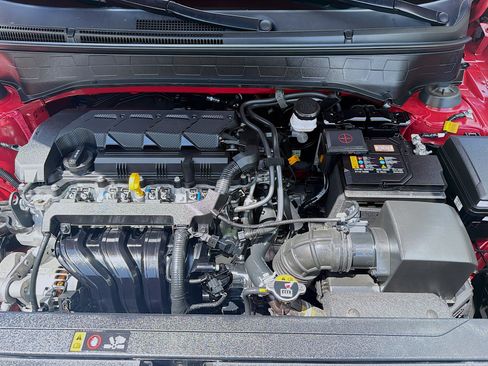 Used 2024 Hyundai Venue Limited FWD image 32