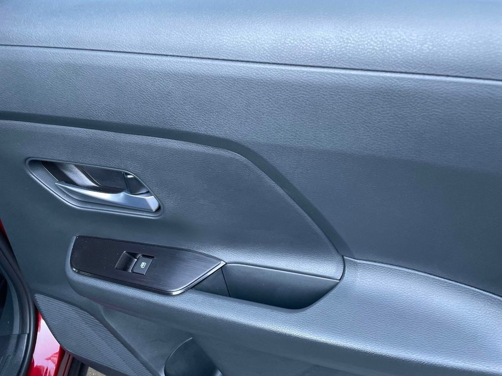 Used 2025 Nissan Kicks SV FWD image 11