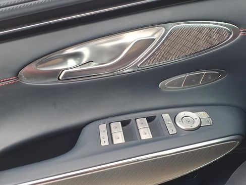 Used 2023 Genesis GV70 2.5T w/ Sport Prestige Package image 18