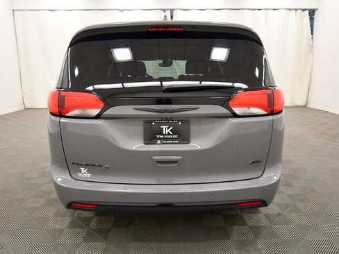 Used 2020 Chrysler Pacifica Touring-L w/ Advanced Safetytec Group AWD/4WD image 6