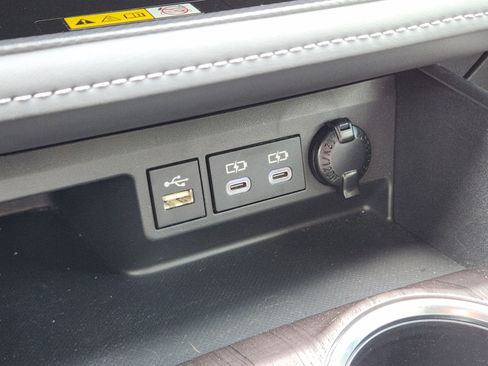 Used 2024 Toyota Highlander Platinum FWD image 15