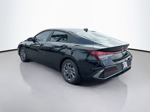 Used 2024 Hyundai Elantra SEL FWD image 5