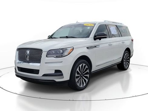 Used 2024 Lincoln Navigator Reserve AWD/4WD image 2