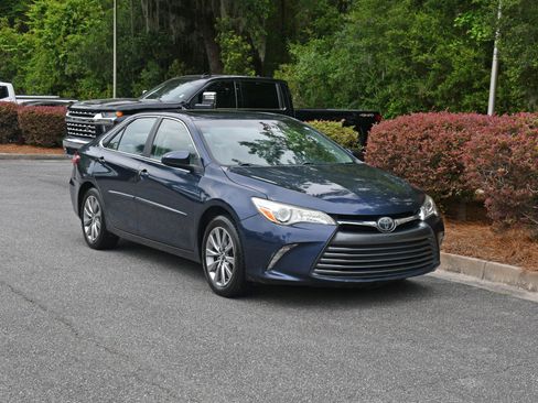 Used 2016 Toyota Camry XLE w/ Moonroof Package FWD image 6