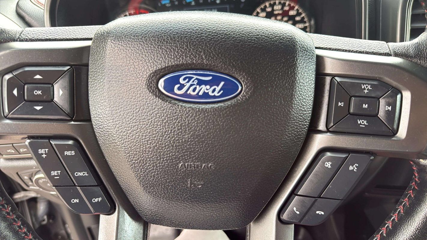Used 2019 Ford F150 Lariat w/ Equipment Group 502A Luxury AWD/4WD image 14