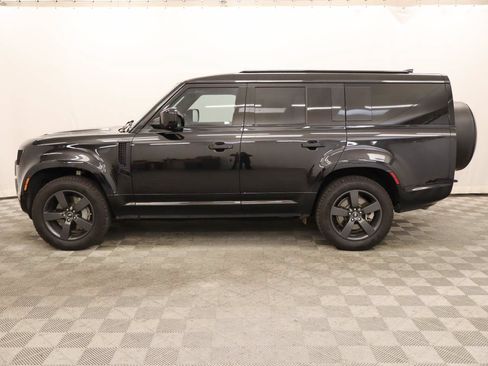 Used 2025 Land Rover Defender 130 X-Dynamic SE AWD/4WD image 2