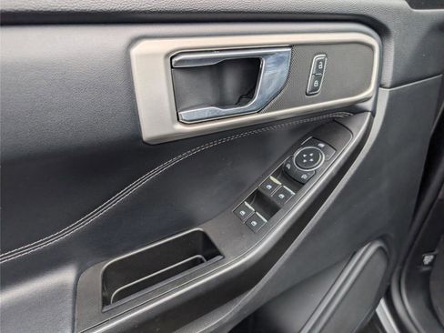 Used 2020 Ford Explorer XLT w/ Equipment Group 202A image 9