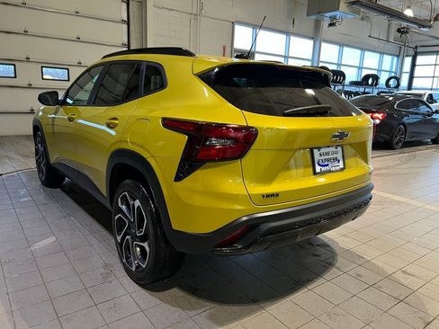 Used 2024 Chevrolet Trax RS w/ Driver Confidence Package image 5