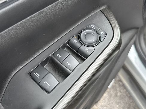 Used 2023 GMC Acadia SLT w/ Preferred Package FWD image 11