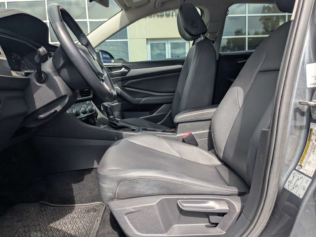 Used 2019 Volkswagen Jetta SE FWD image 2