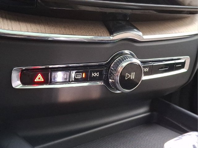 Certified 2026 Volvo XC60 B5 Plus AWD/4WD image 12