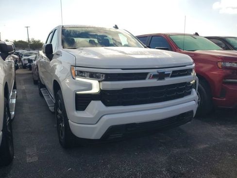 Used 2024 Chevrolet Silverado 1500 RST image 2