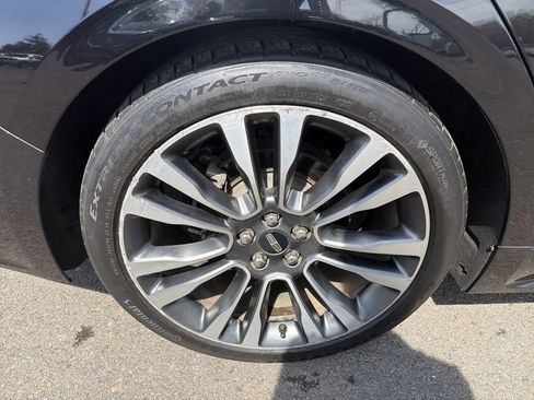 Used 2019 Lincoln Continental Reserve image 32