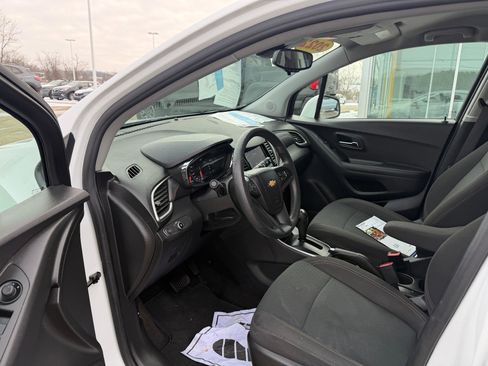 Certified 2022 Chevrolet Trax LS w/ Tint and Cruise Package image 15