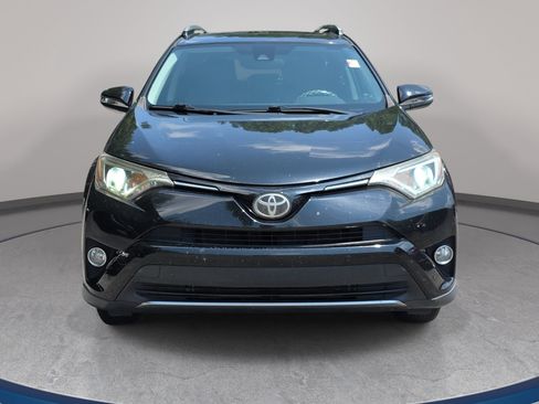 Used 2017 Toyota RAV4 XLE AWD/4WD image 4