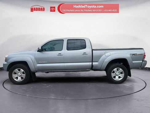 Used 2015 Toyota Tacoma 4x4 Double Cab w/ TRD Sport Package image 2