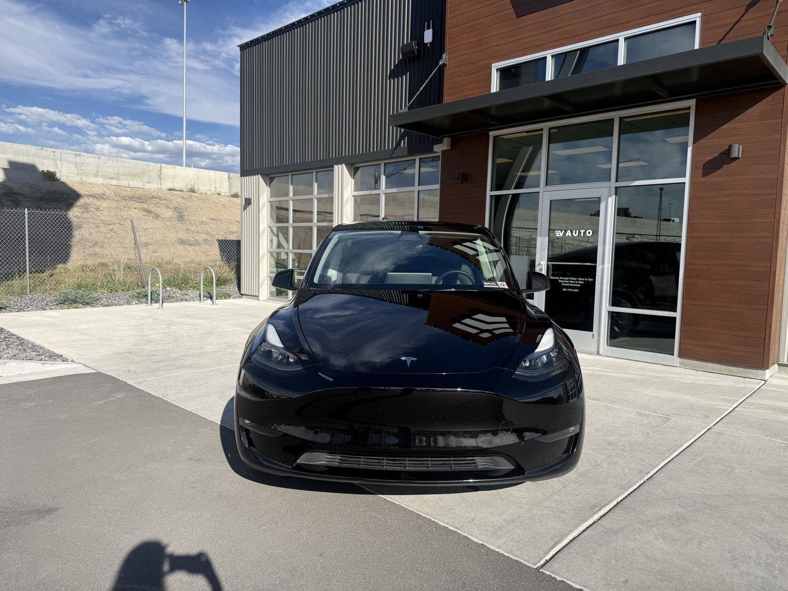 Used 2024 Tesla Model Y Long Range AWD/4WD image 3