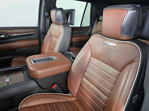 Used 2024 GMC Yukon Denali Ultimate AWD/4WD image 11