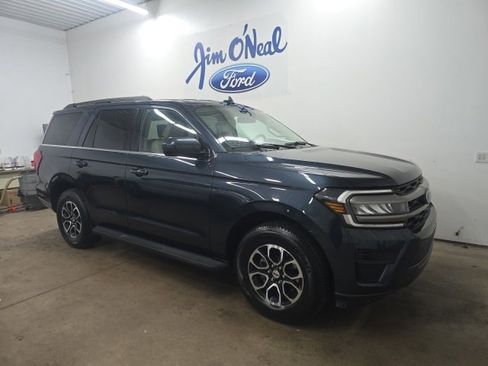 Used 2024 Ford Expedition XLT image 1