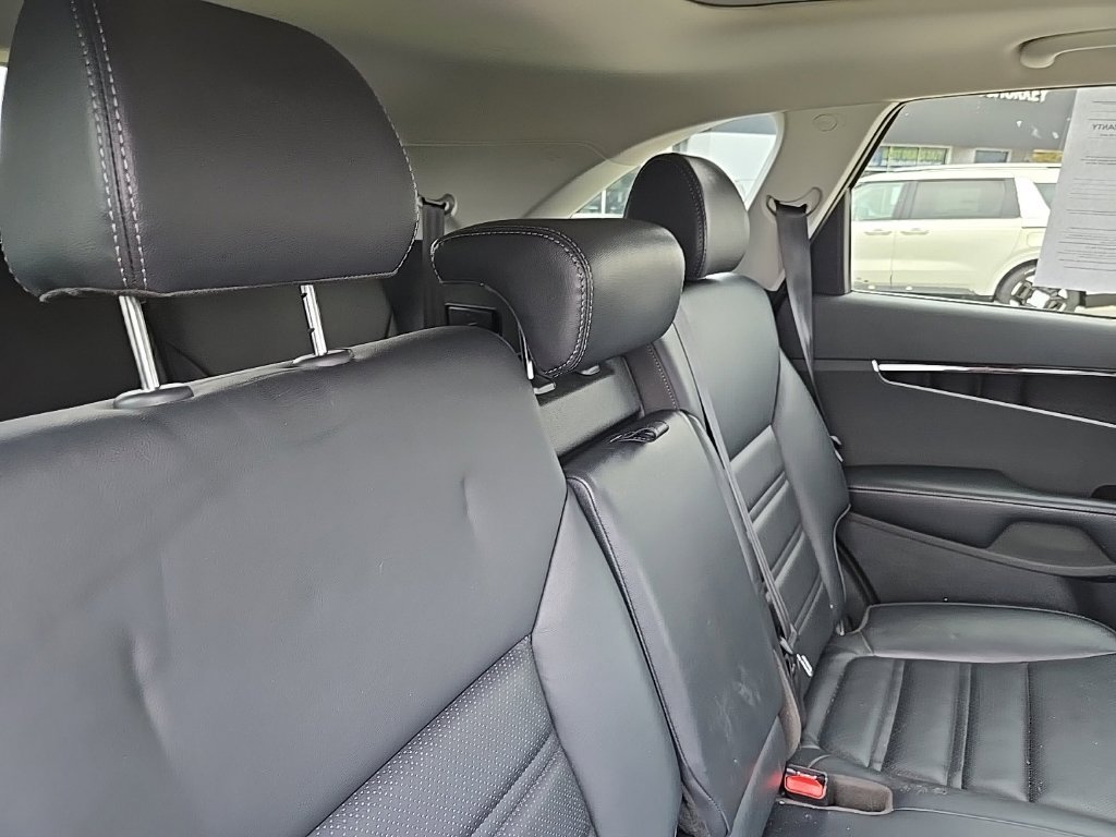 Used 2020 Kia Sorento EX AWD/4WD image 36