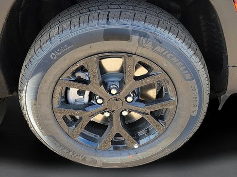 New 2025 Jeep Grand Cherokee L Laredo image 7