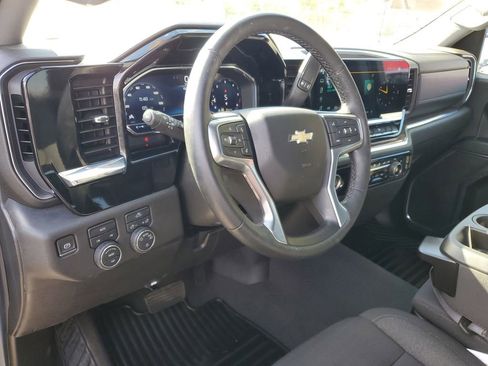 Used 2024 Chevrolet Silverado 1500 LT image 8