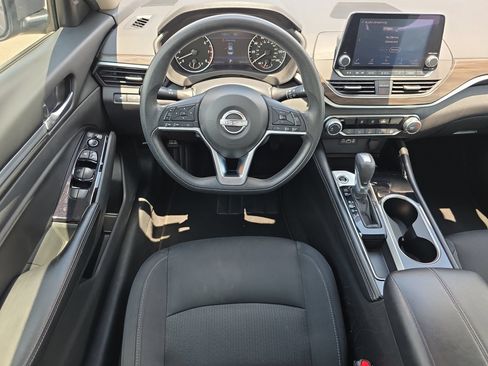 Used 2023 Nissan Altima 2.5 SV FWD image 12