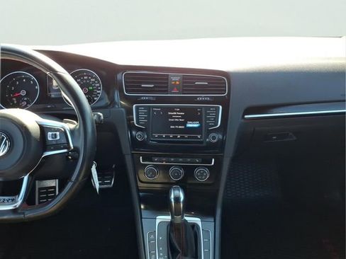 Used 2016 Volkswagen Golf S image 13