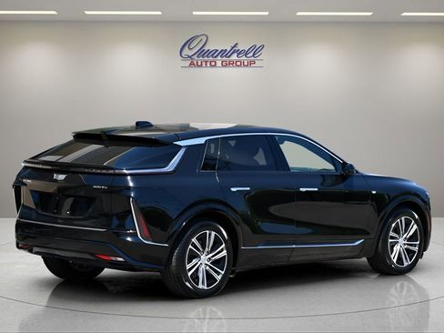 Certified 2024 Cadillac Lyriq Luxury AWD/4WD image 4