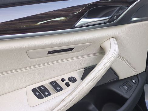 Used 2019 BMW 530e w/ Convenience Package image 15