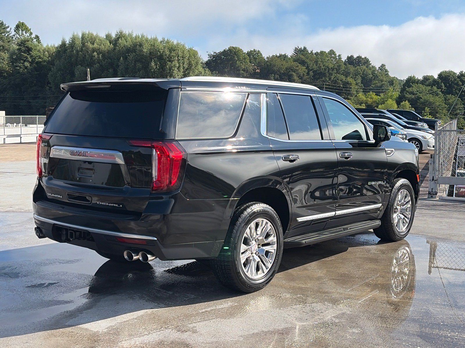Used 2021 GMC Yukon Denali AWD/4WD image 3