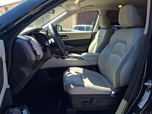 Certified 2023 Nissan Pathfinder SL AWD/4WD image 16